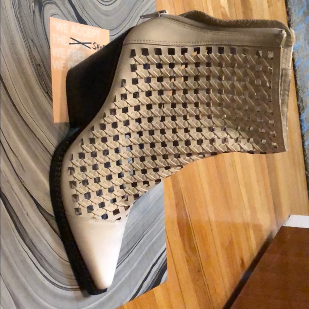 Brand new Jeffrey Campbell boots